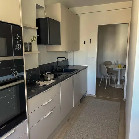 A Beautiful Renovated In Center Huoneisto *